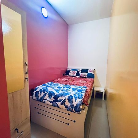 Appartamento Moon Backpackers Burjman Exit 2, Family Partitions, Loft Partitions, Dubai Esterno foto