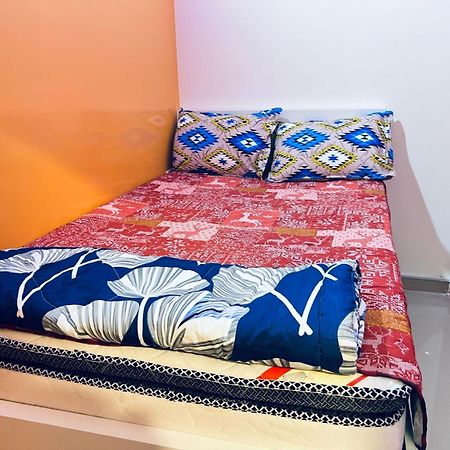 Appartamento Moon Backpackers Burjman Exit 2, Family Partitions, Loft Partitions, Dubai Esterno foto