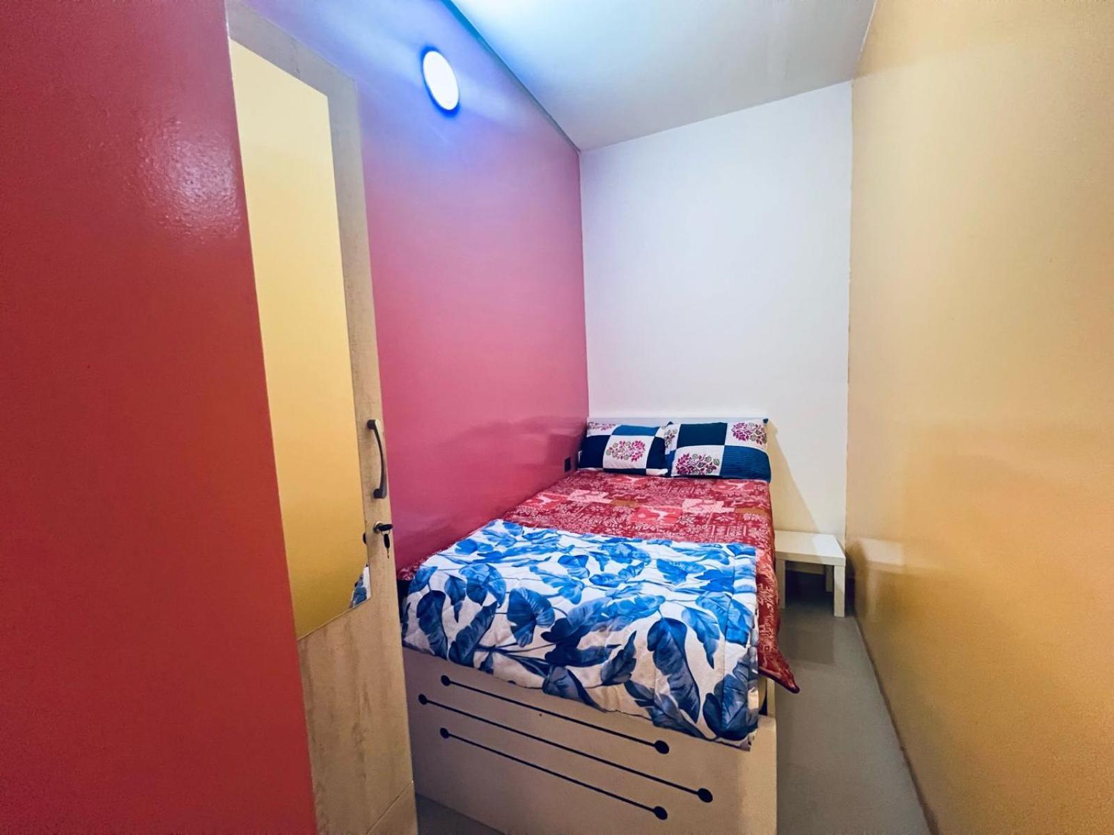 Appartamento Moon Backpackers Burjman Exit 2, Family Partitions, Loft Partitions, Dubai Esterno foto