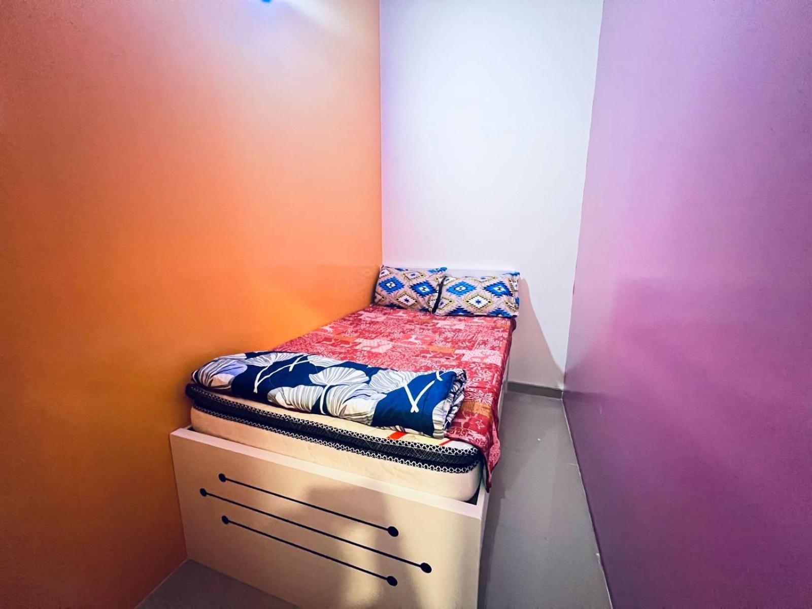 Appartamento Moon Backpackers Burjman Exit 2, Family Partitions, Loft Partitions, Dubai Esterno foto