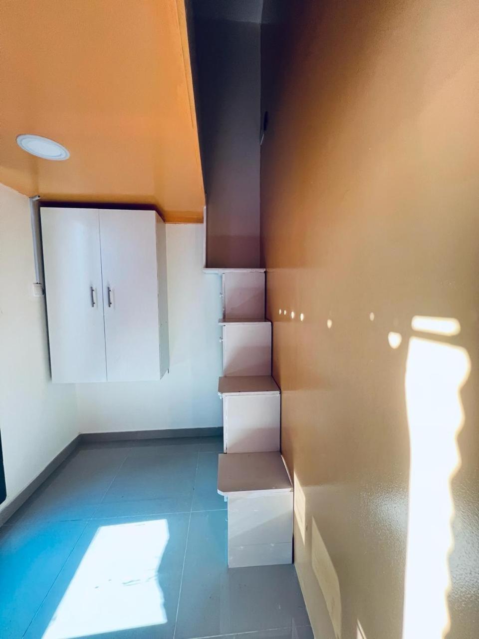 Appartamento Moon Backpackers Burjman Exit 2, Family Partitions, Loft Partitions, Dubai Esterno foto