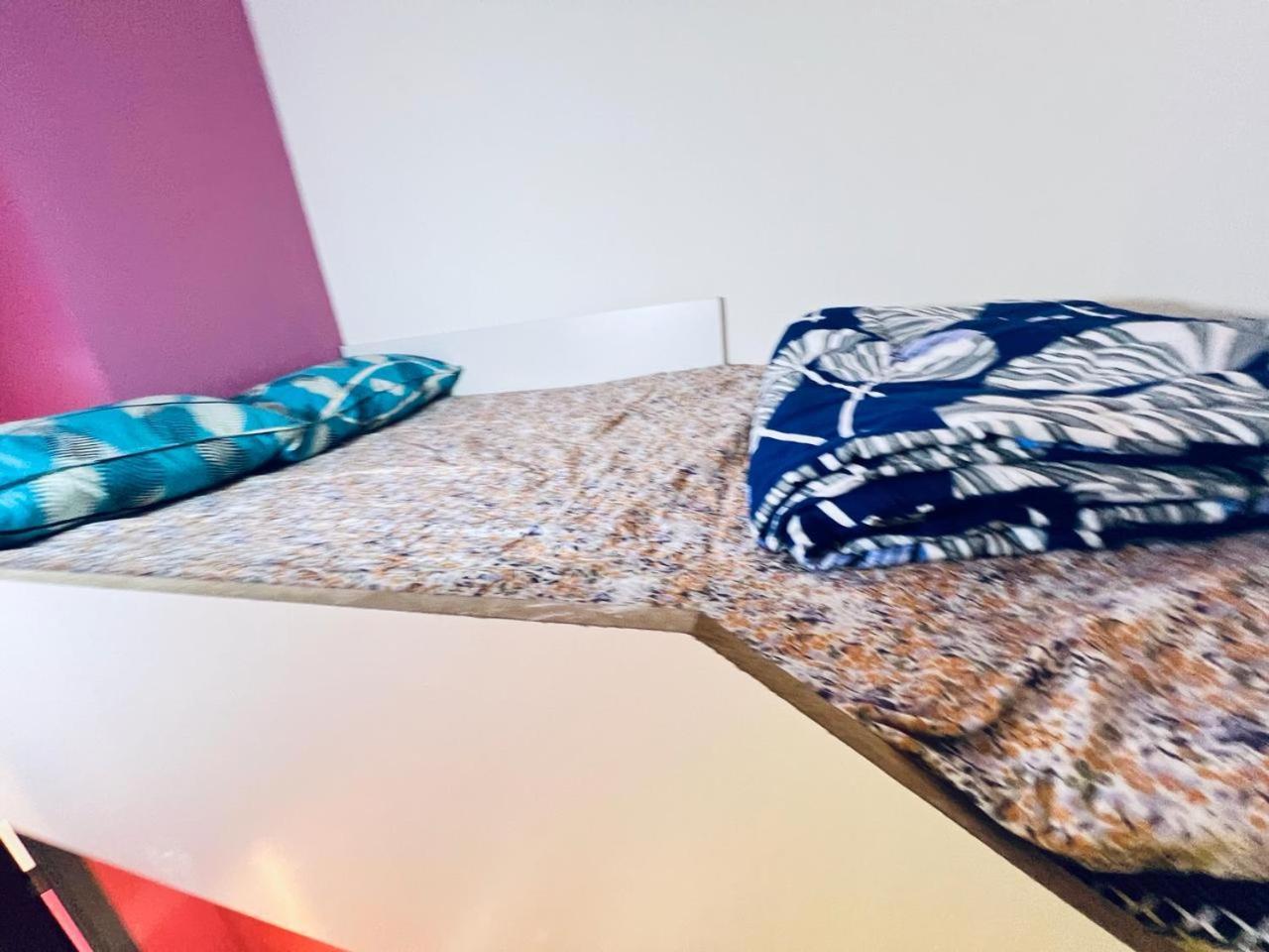Appartamento Moon Backpackers Burjman Exit 2, Family Partitions, Loft Partitions, Dubai Esterno foto