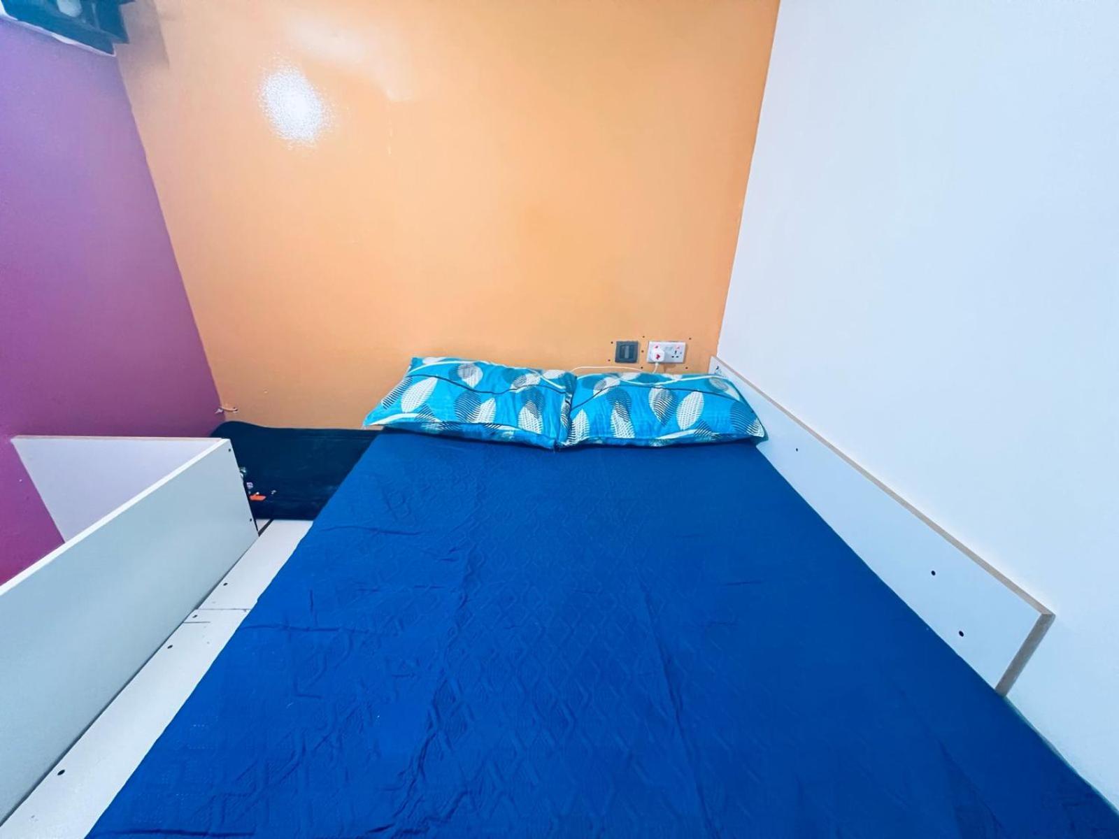 Appartamento Moon Backpackers Burjman Exit 2, Family Partitions, Loft Partitions, Dubai Esterno foto