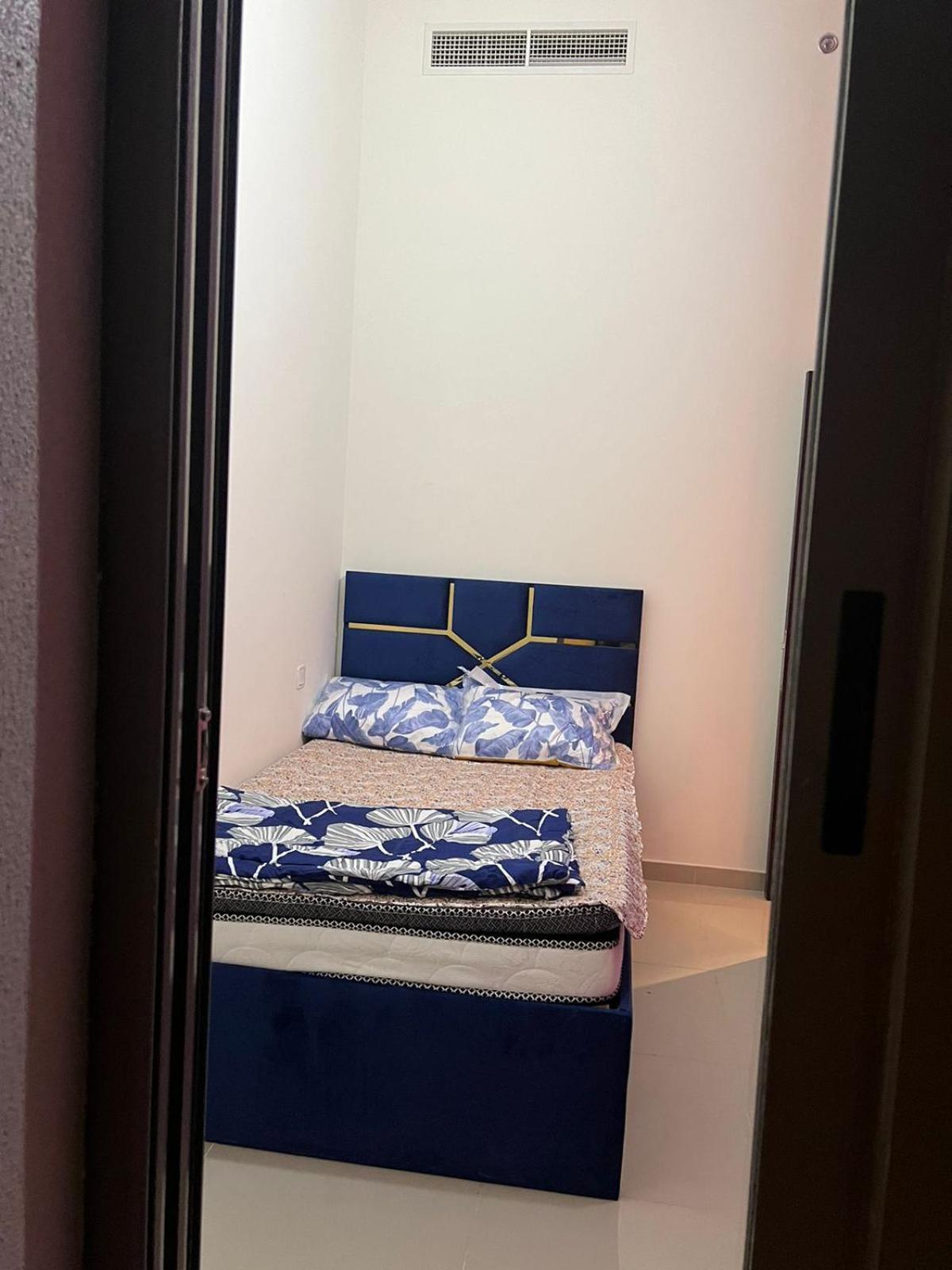 Appartamento Moon Backpackers Burjman Exit 2, Family Partitions, Loft Partitions, Dubai Esterno foto