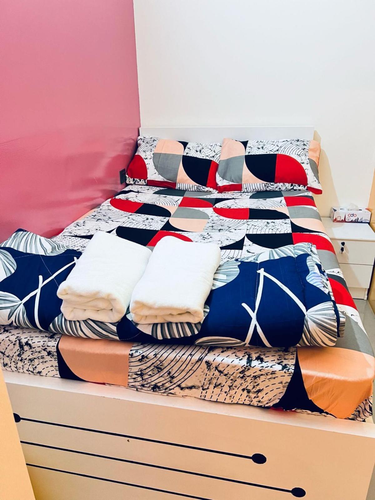 Appartamento Moon Backpackers Burjman Exit 2, Family Partitions, Loft Partitions, Dubai Esterno foto