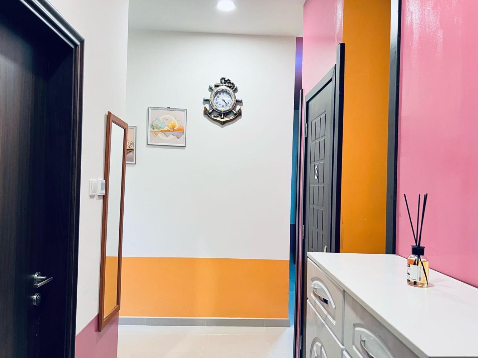 Appartamento Moon Backpackers Burjman Exit 2, Family Partitions, Loft Partitions, Dubai Esterno foto
