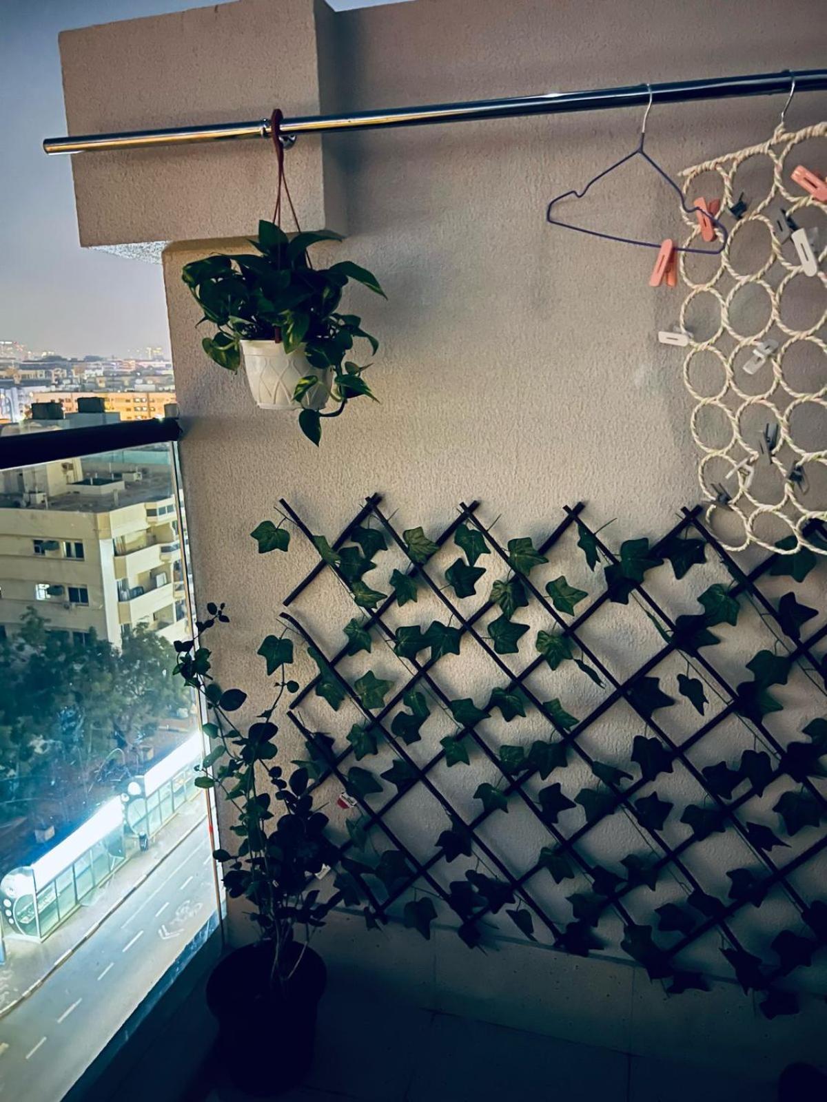 Appartamento Moon Backpackers Burjman Exit 2, Family Partitions, Loft Partitions, Dubai Esterno foto