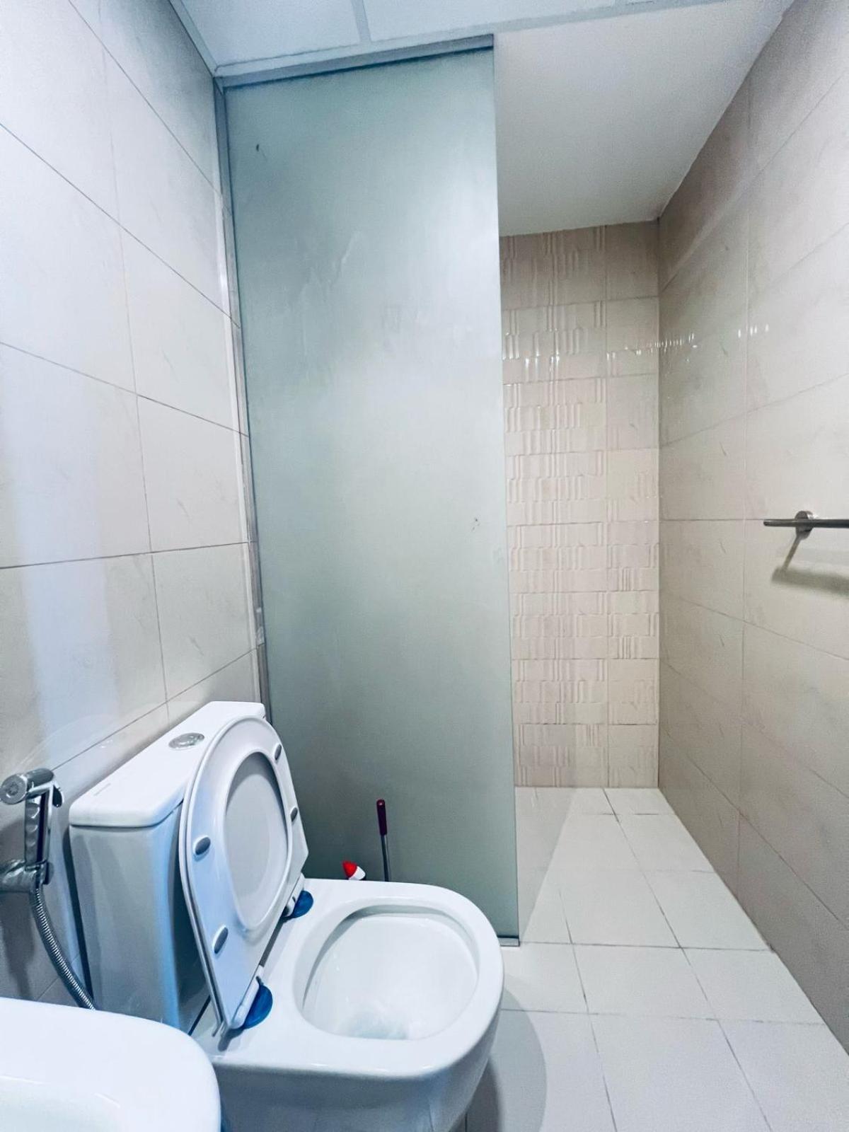 Appartamento Moon Backpackers Burjman Exit 2, Family Partitions, Loft Partitions, Dubai Esterno foto